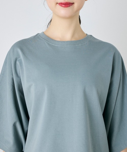 INED(イネド)の「ミニ裏毛クロップドトップス(Tシャツ/カットソー・レディース・スミクロ/オフホワイト/ブルーグレー・9号)」の5枚目の写真