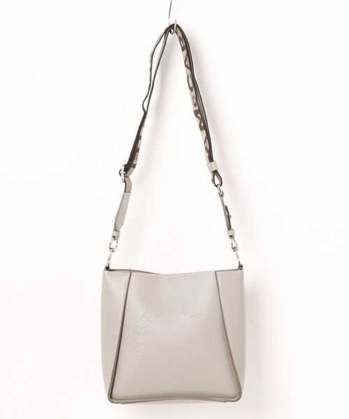STELLA McCARTNEY(ステラマッカートニー)の「Stella Logo Grainy Alter Mat Shoulder Bag / ステラ ロゴ グレイン オルターマット ショルダーバッグ(ショルダーバッグ・レディース・ベージュ・ONE SIZE)」の3枚目の写真