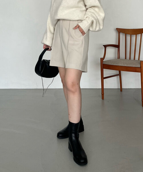 CAPRICIEUX LE'MAGE(カプリシューレマージュ)の「ピンタックショートパンツ(その他パンツ・レディース・ブラック/チャコールグレー/ホワイト系その他・38/36)」の4枚目の写真