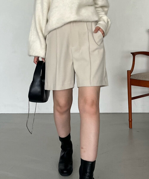 CAPRICIEUX LE'MAGE(カプリシューレマージュ)の「ピンタックショートパンツ(その他パンツ・レディース・ブラック/チャコールグレー/ホワイト系その他・38/36)」の8枚目の写真