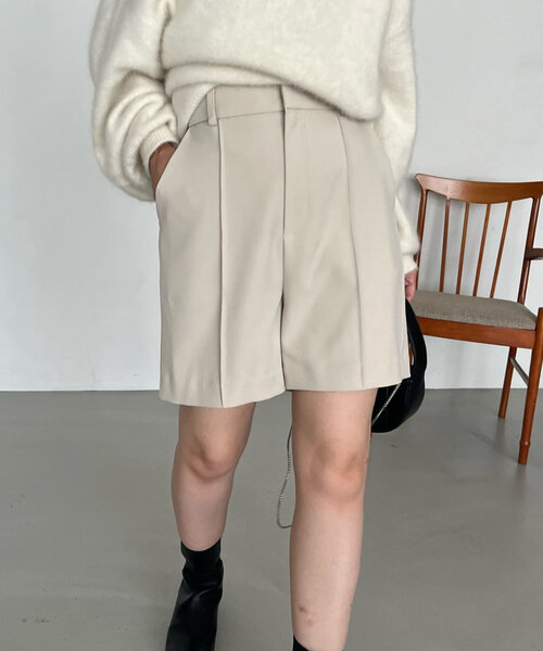 CAPRICIEUX LE'MAGE(カプリシューレマージュ)の「ピンタックショートパンツ(その他パンツ・レディース・ブラック/チャコールグレー/ホワイト系その他・38/36)」の10枚目の写真