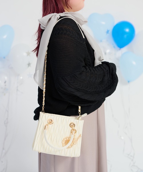 Louiosy(ルオシー)の「【大きいサイズ】チャーム付き2wayフェイクレザーバッグ(ショルダーバッグ・レディース・ブラック/アイボリー・FREE)」の3枚目の写真