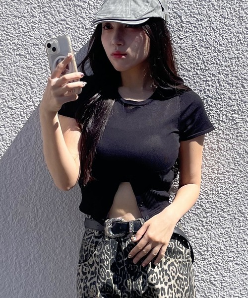 madrepadre(マドレパドレ)の「ボタンデザインショート丈ニットTシャツ(Tシャツ/カットソー・レディース・ブラック・FREE)」の9枚目の写真