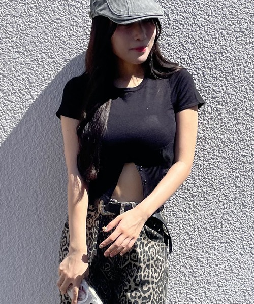 madrepadre(マドレパドレ)の「ボタンデザインショート丈ニットTシャツ(Tシャツ/カットソー・レディース・ブラック・FREE)」の8枚目の写真