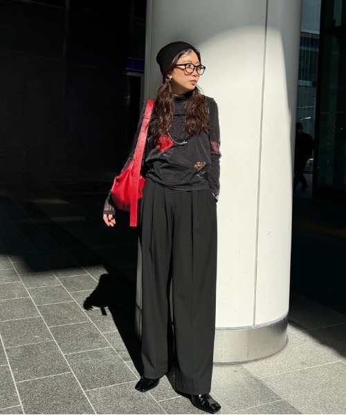 Ameri(アメリ)の「WARM FLEECE LINING STRAIGHT PANTS(その他パンツ・レディース・ブラック/レッド/ブラウン・MEDIUM/SMALL)」の4枚目の写真