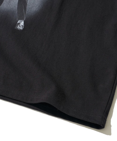 ADPOSION(アドポーション)の「【MICHAEL JACKSON/マイケル・ジャクソン】 リラックスフィット フロントプリント クルーネックTシャツ(Tシャツ/カットソー・レディース・チャコールグレー/ブラック・MEDIUM/LARGE/X-LARGE)」の9枚目の写真