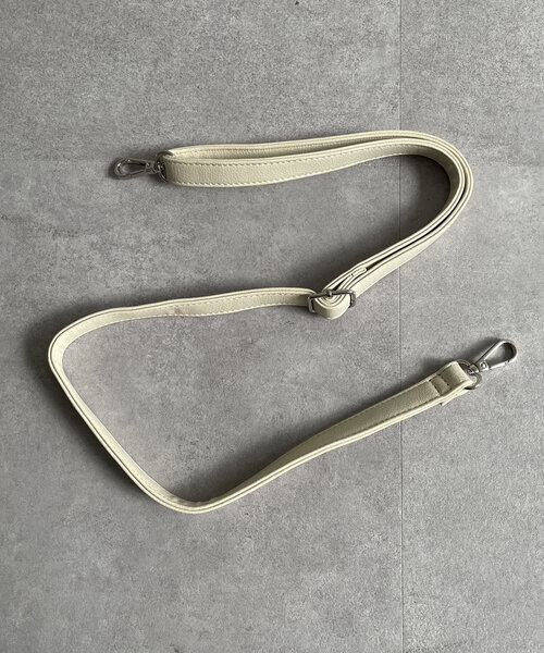 Thevon(ゼボン)の「サイドポケットフラップバッグ(ボストンバッグ・レディース・ブラック/グレイッシュベージュ/オフホワイト・FREE)」の18枚目の写真