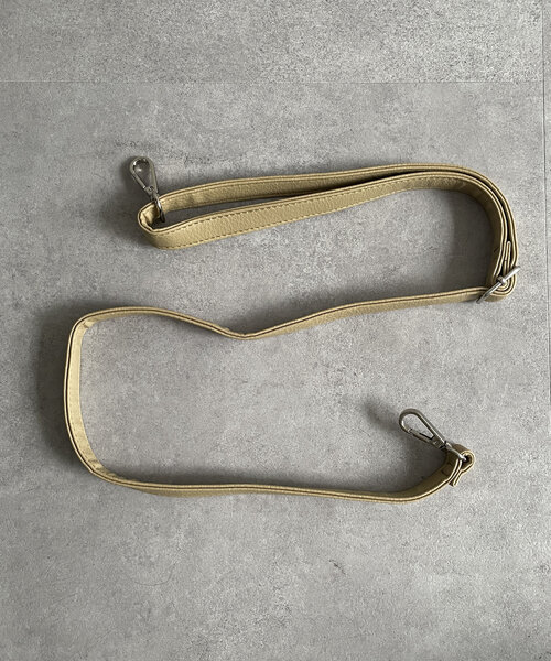 Thevon(ゼボン)の「サイドポケットフラップバッグ(ボストンバッグ・レディース・ブラック/グレイッシュベージュ/オフホワイト・FREE)」の14枚目の写真