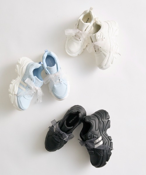 OLIVE des OLIVE(オリーブデオリーブ)の「オーガンリボン付き厚底スニーカー(その他シューズ・レディース・ホワイト/ブラック/サックスブルー・SMALL/MEDIUM/LARGE)」の7枚目の写真