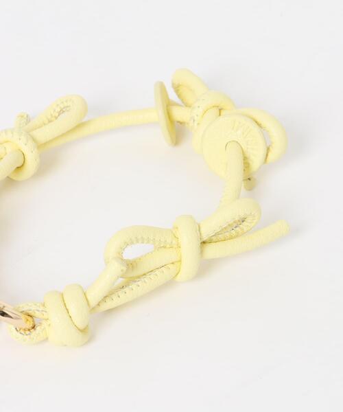 RODE SKO(ロデスコ)の「Hashibami レザーリボンスマホハンドストラップ(スマホケース/カバー・レディース・イエロー系その他/ブラック/レッド/ライトブルー/ブラウン・-)」の6枚目の写真