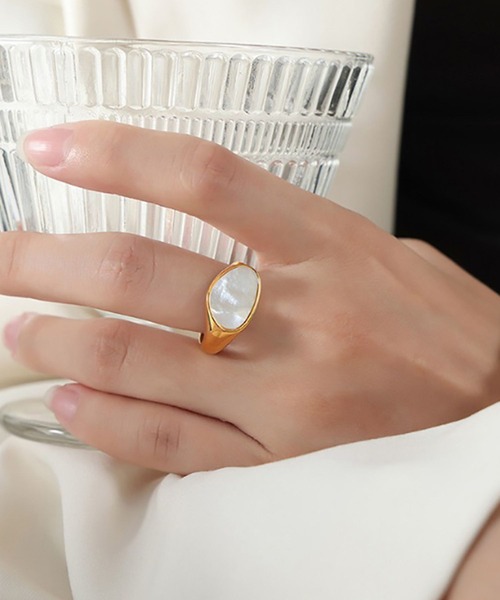 CERCA(チェルカ)の「SARINOHANA/シェルリング/サージカルステンレス/フリーサイズ/アレルギー対応(リング・レディース・A/C/B/D・FREE)」の9枚目の写真