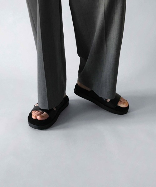 LE VERNIS（ル・ベルニ）の「LE VERNIS(ル・ベルニ)Faux fur sandals（サンダル・レディース・ブラック/ベージュ/ネイビー・SMALL/LARGE/MEDIUM）」の9枚目の写真