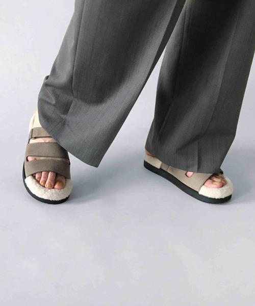 LE VERNIS（ル・ベルニ）の「LE VERNIS(ル・ベルニ)Faux fur sandals（サンダル・レディース・ブラック/ベージュ/ネイビー・SMALL/LARGE/MEDIUM）」の11枚目の写真