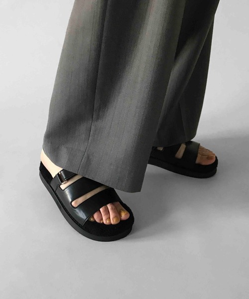 LE VERNIS（ル・ベルニ）の「LE VERNIS(ル・ベルニ)Faux fur sandals（サンダル・レディース・ブラック/ベージュ/ネイビー・SMALL/LARGE/MEDIUM）」の10枚目の写真