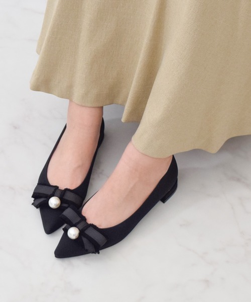 Bridget Birkin（ブリジットバーキン）の「【Bridget Birkin】パールリボンポインテッドパンプス(551033)（パンプス・レディース・ブラック系その他/ブラック/ブルー系その他・23.5/24.5/23/24/22.5）」の2枚目の写真