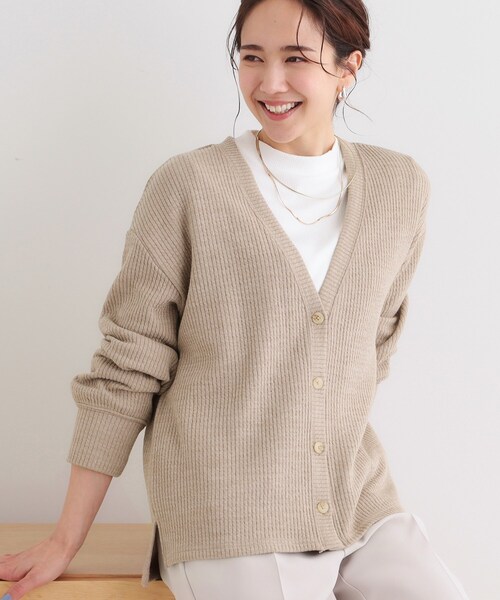 SHOO・LA・RUE（シューラルー）の「【S-LL】柔らかさが癖になる 凹凸Vネックカーディガン（カーディガン/ボレロ・レディース・グリーン系/オレンジ系/ベージュ/グレー・01/02/03/04）」の2枚目の写真