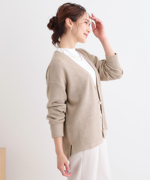 SHOO・LA・RUE（シューラルー）の「【S-LL】柔らかさが癖になる 凹凸Vネックカーディガン（カーディガン/ボレロ・レディース・グリーン系/オレンジ系/ベージュ/グレー・01/02/03/04）」の11枚目の写真