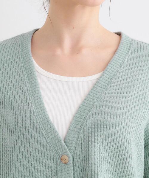 SHOO・LA・RUE（シューラルー）の「【S-LL】柔らかさが癖になる 凹凸Vネックカーディガン（カーディガン/ボレロ・レディース・グリーン系/オレンジ系/ベージュ/グレー・01/02/03/04）」の19枚目の写真