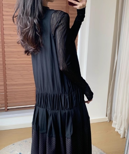 tageechita（タジチタ）の「【tageechita】異素材ミックス ギャザーデザインVネックワンピース（ワンピース・レディース・ブラック/ホワイト・S/M/L）」の10枚目の写真