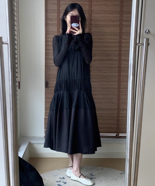 tageechita（タジチタ）の「【tageechita】異素材ミックス ギャザーデザインVネックワンピース（ワンピース・レディース・ブラック/ホワイト・S/M/L）」の9枚目の写真