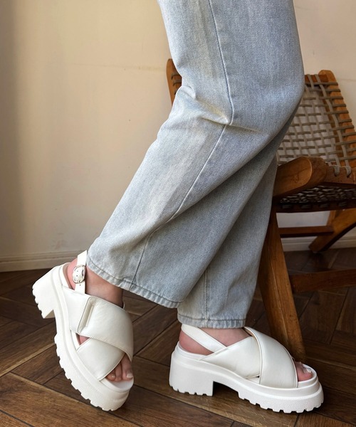 shopnikoniko(ショップニコニコ)の「日本製 本革 サンダル クロスパデット レザー 厚底 トラックソールサンダル(サンダル・レディース・ホワイト/グレー系その他/ブラック・LL/L/M/S/SS)」の11枚目の写真