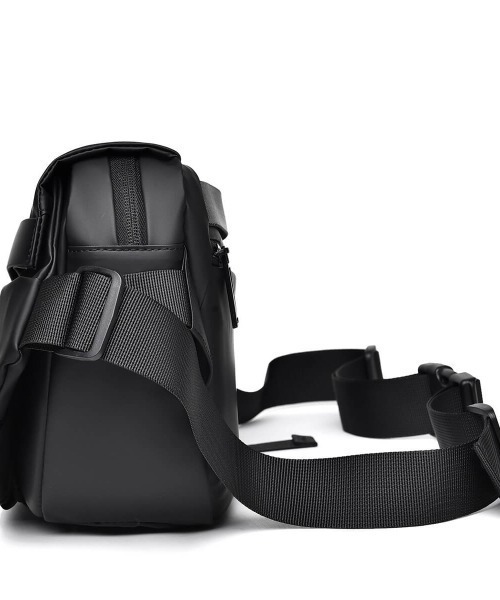 L LABEL（エルラベル）の「撥水加工ショルダーボディバッグ（ショルダーバッグ・メンズ・ブラック/ネイビー・FREE）」の8枚目の写真