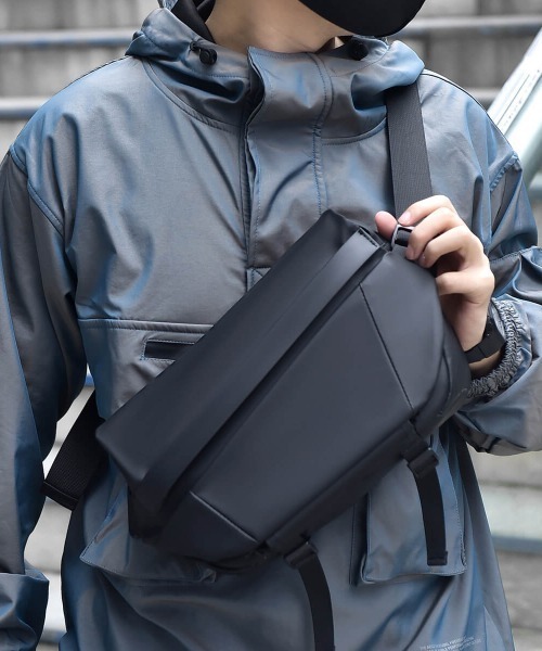 L LABEL（エルラベル）の「撥水加工ショルダーボディバッグ（ショルダーバッグ・メンズ・ブラック/ネイビー・FREE）」の11枚目の写真