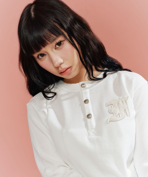FCMM(エフシーエムエム)の「BUTTON SWEATSHIRT/ ボタンスウェットシャツ(スウェット・レディース・ホワイト/ブラック/グレー・MEDIUM/SMALL)」の1枚目の写真