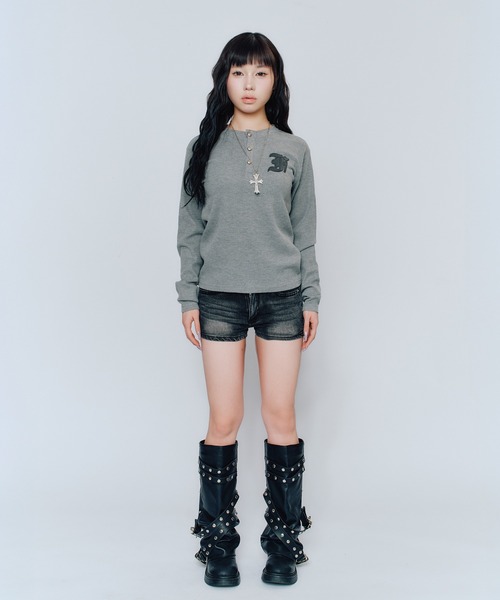 FCMM(エフシーエムエム)の「BUTTON SWEATSHIRT/ ボタンスウェットシャツ(スウェット・レディース・ホワイト/ブラック/グレー・MEDIUM/SMALL)」の12枚目の写真