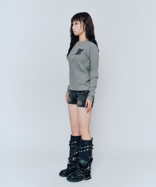 FCMM(エフシーエムエム)の「BUTTON SWEATSHIRT/ ボタンスウェットシャツ(スウェット・レディース・ホワイト/ブラック/グレー・MEDIUM/SMALL)」の13枚目の写真
