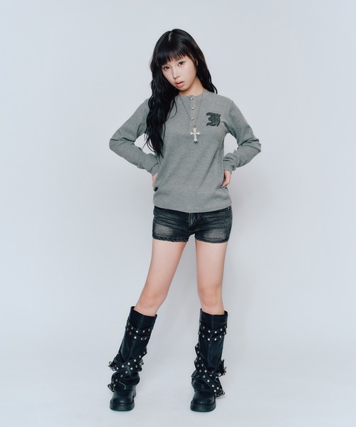 FCMM(エフシーエムエム)の「BUTTON SWEATSHIRT/ ボタンスウェットシャツ(スウェット・レディース・ホワイト/ブラック/グレー・MEDIUM/SMALL)」の14枚目の写真