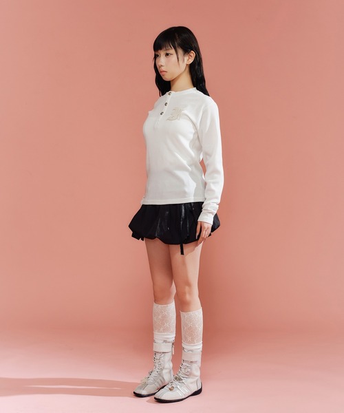 FCMM(エフシーエムエム)の「BUTTON SWEATSHIRT/ ボタンスウェットシャツ(スウェット・レディース・ホワイト/ブラック/グレー・MEDIUM/SMALL)」の22枚目の写真