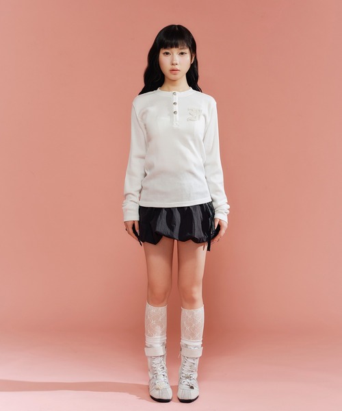 FCMM(エフシーエムエム)の「BUTTON SWEATSHIRT/ ボタンスウェットシャツ(スウェット・レディース・ホワイト/ブラック/グレー・MEDIUM/SMALL)」の20枚目の写真