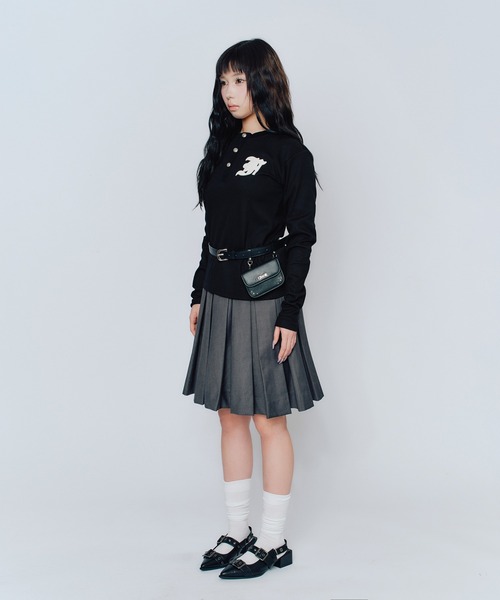 FCMM(エフシーエムエム)の「BUTTON SWEATSHIRT/ ボタンスウェットシャツ(スウェット・レディース・ホワイト/ブラック/グレー・MEDIUM/SMALL)」の5枚目の写真