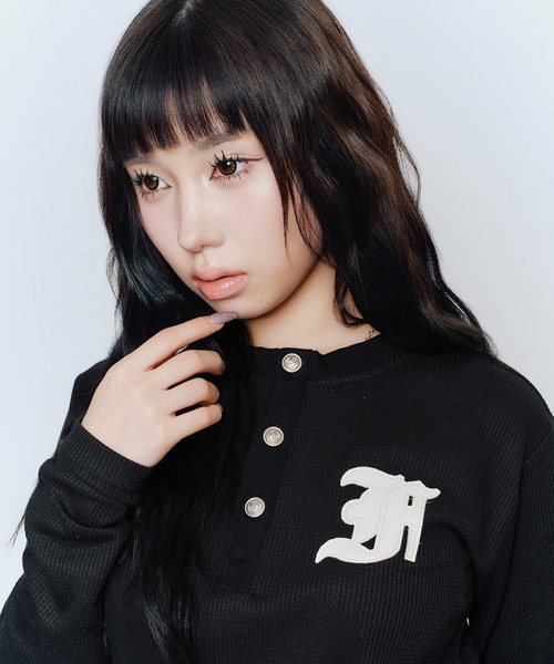 FCMM(エフシーエムエム)の「BUTTON SWEATSHIRT/ ボタンスウェットシャツ(スウェット・レディース・ホワイト/ブラック/グレー・MEDIUM/SMALL)」の10枚目の写真