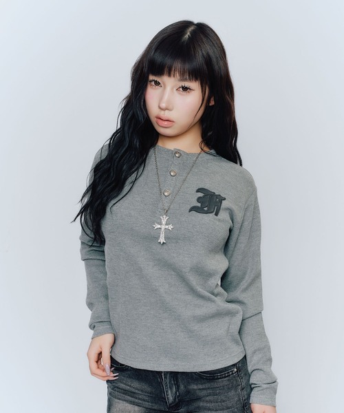 FCMM(エフシーエムエム)の「BUTTON SWEATSHIRT/ ボタンスウェットシャツ(スウェット・レディース・ホワイト/ブラック/グレー・MEDIUM/SMALL)」の17枚目の写真