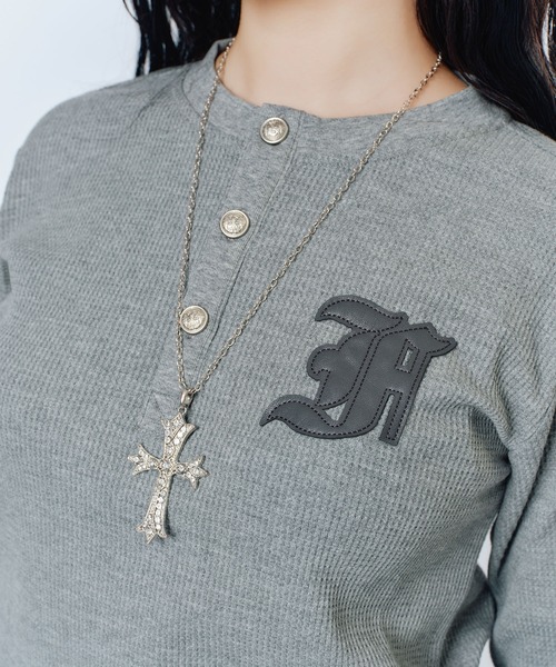 FCMM(エフシーエムエム)の「BUTTON SWEATSHIRT/ ボタンスウェットシャツ(スウェット・レディース・ホワイト/ブラック/グレー・MEDIUM/SMALL)」の18枚目の写真