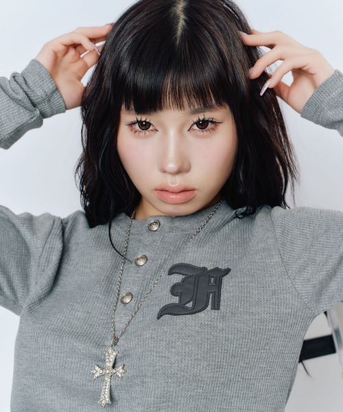 FCMM(エフシーエムエム)の「BUTTON SWEATSHIRT/ ボタンスウェットシャツ(スウェット・レディース・ホワイト/ブラック/グレー・MEDIUM/SMALL)」の16枚目の写真