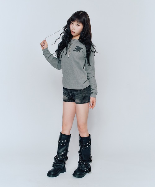 FCMM(エフシーエムエム)の「BUTTON SWEATSHIRT/ ボタンスウェットシャツ(スウェット・レディース・ホワイト/ブラック/グレー・MEDIUM/SMALL)」の15枚目の写真