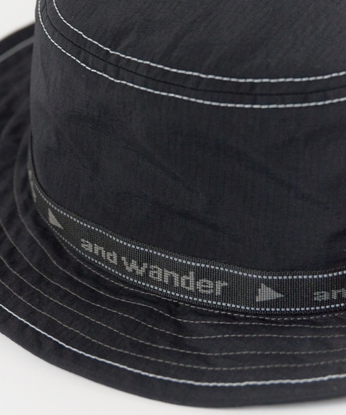 and wander（アンドワンダー）の「and wander/アンドワンダー JQ tape hat バケットハット（ハット・メンズ・ブラック・FREE）」の6枚目の写真