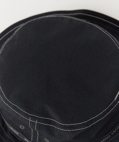and wander（アンドワンダー）の「and wander/アンドワンダー JQ tape hat バケットハット（ハット・メンズ・ブラック・FREE）」の8枚目の写真