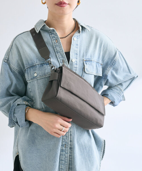 RIVE DROITE（リヴドロワ）の「【R.good(アールドットグッド)】ワッシャーナイロンハトメボディバッグ（ボディバッグ/ウエストポーチ・レディース・カーキ/ブラック・FREE）」の15枚目の写真