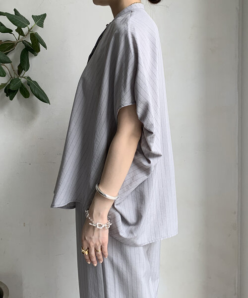DouDou(ドゥドゥ)の「【WEB限定】タンブラーブッチャーストライプ袖ギャザーシャツ(シャツ/ブラウス・レディース・ライトグレー/ネイビー・FREE)」の13枚目の写真