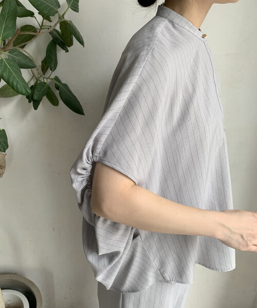 DouDou(ドゥドゥ)の「【WEB限定】タンブラーブッチャーストライプ袖ギャザーシャツ(シャツ/ブラウス・レディース・ライトグレー/ネイビー・FREE)」の18枚目の写真