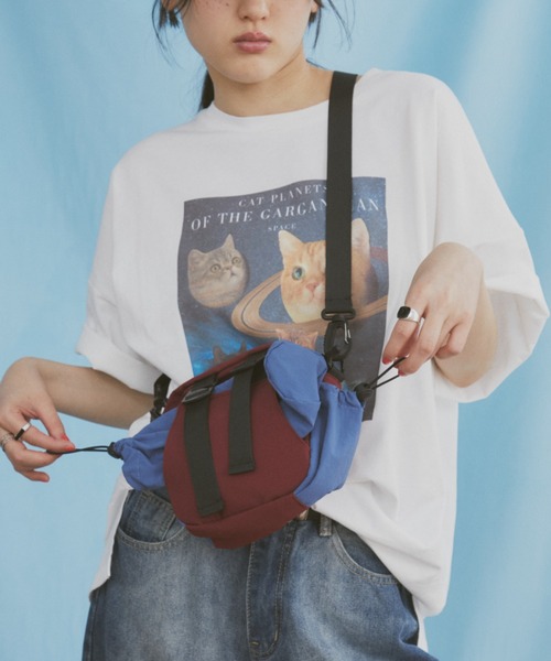 MERLOT（メルロー）の「【500ml収納可能】【折り畳み傘収納可能】バイカラーミニショルダーバッグ（ショルダーバッグ・レディース・ブラック/ホワイト/レッド・FREE）」の17枚目の写真