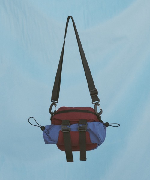 MERLOT（メルロー）の「【500ml収納可能】【折り畳み傘収納可能】バイカラーミニショルダーバッグ（ショルダーバッグ・レディース・ブラック/ホワイト/レッド・FREE）」の10枚目の写真