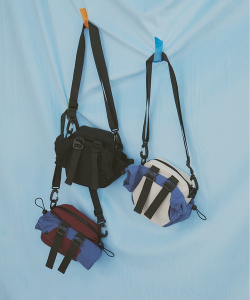 MERLOT（メルロー）の「【500ml収納可能】【折り畳み傘収納可能】バイカラーミニショルダーバッグ（ショルダーバッグ・レディース・ブラック/ホワイト/レッド・FREE）」の7枚目の写真