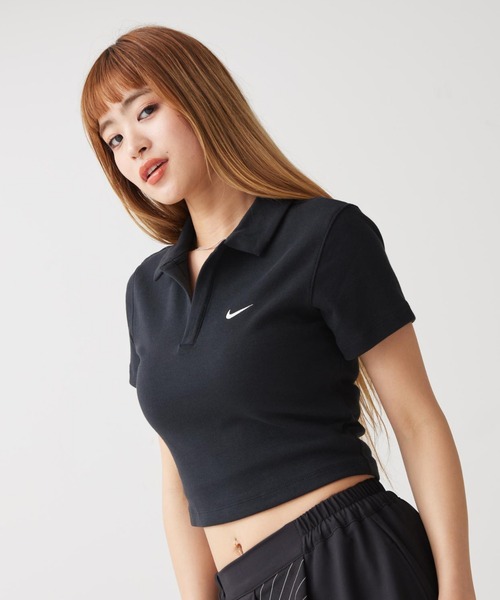 NIKE(ナイキ)の「ナイキ スポーツウェア エッセンシャル ウィメンズ ショートスリーブ ポロ トップ / Nike Sportswear Essential Women's Short-Sleeve Polo Top DV7885-010 Black(ポロシャツ・レディース・ブラック・L/M/S/XL/XS)」の2枚目の写真