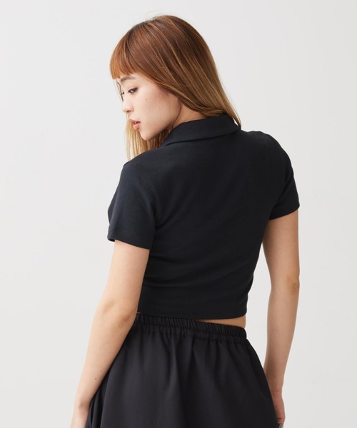 NIKE(ナイキ)の「ナイキ スポーツウェア エッセンシャル ウィメンズ ショートスリーブ ポロ トップ / Nike Sportswear Essential Women's Short-Sleeve Polo Top DV7885-010 Black(ポロシャツ・レディース・ブラック・L/M/S/XL/XS)」の3枚目の写真