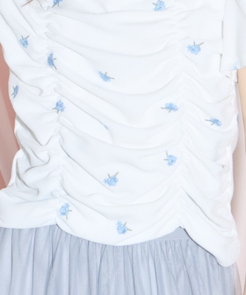tocco closet(トッコ クローゼット)の「【ZOZO限定】スクエアネックフラワーエンブロイダリーシャーリングトップス(Tシャツ/カットソー・レディース・オフホワイト/ブラック・M)」の9枚目の写真